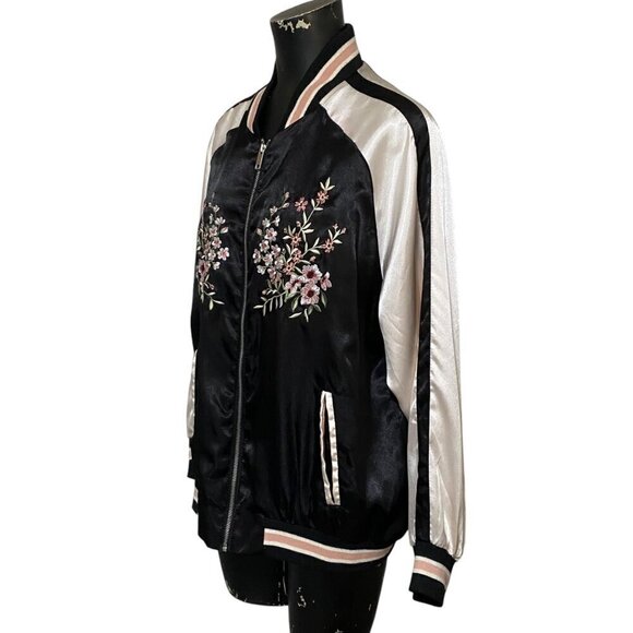 Outer Edge Satin Embroidered Cherry Blossoms Jacket Size 1X - Picture 3 of 6